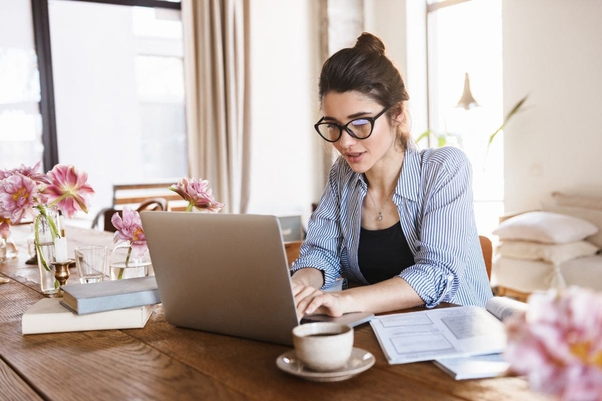 Woman entrepreneur building sales confidence for women through authentic communication.