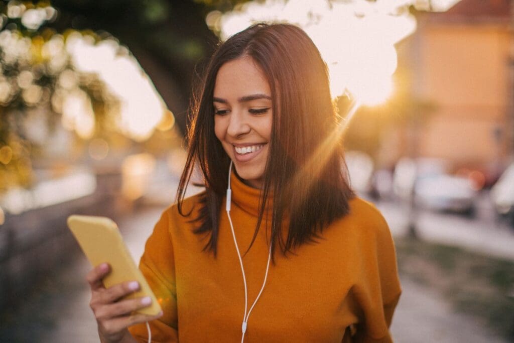 Woman closing a sale confidently using relationship based selling.